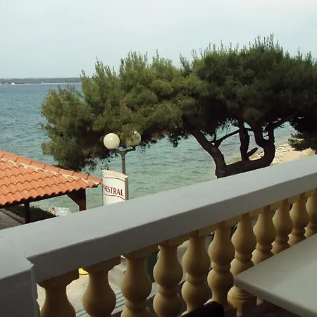 Maestral Guest house