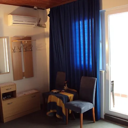 Guest house Maestral