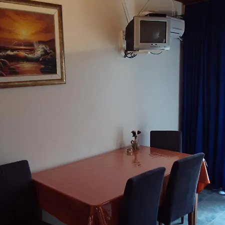 Maestral Guest house