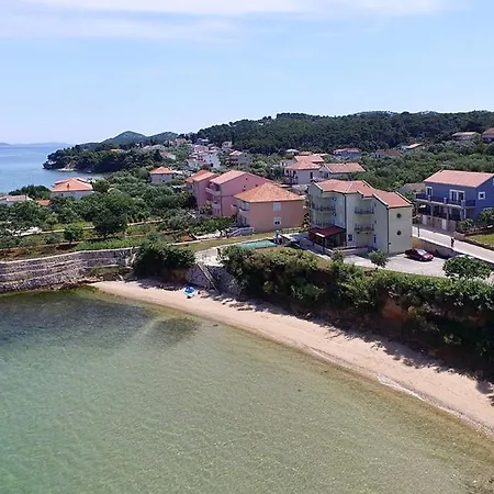 Guest house Maestral 3*