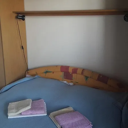 Guest house Maestral Tkon
